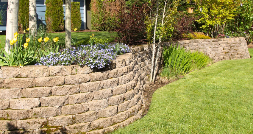 Beautiful stone wall by retaining wall contractors Valleycat Landscaping